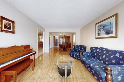 Photo 10 at 9 COATES Crescent, Oak Ridges Lake Wilcox, Richmond Hill