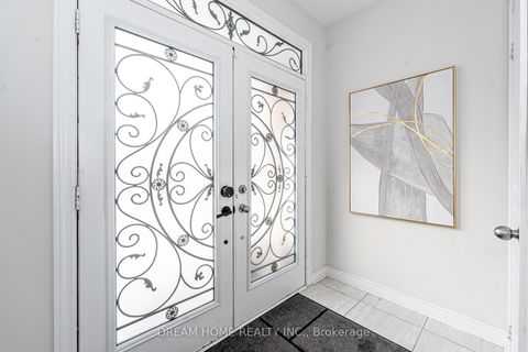 Photo 3 at 11 Homer Crescent, Rural Aurora, Aurora