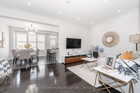 Photo 9 at 11 Homer Crescent, Rural Aurora, Aurora