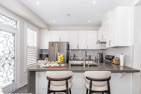 Photo 12 at 11 Homer Crescent, Rural Aurora, Aurora