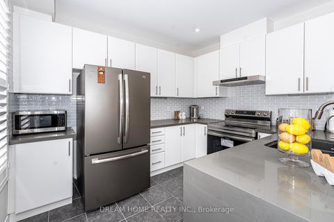 Photo 13 at 11 Homer Crescent, Rural Aurora, Aurora