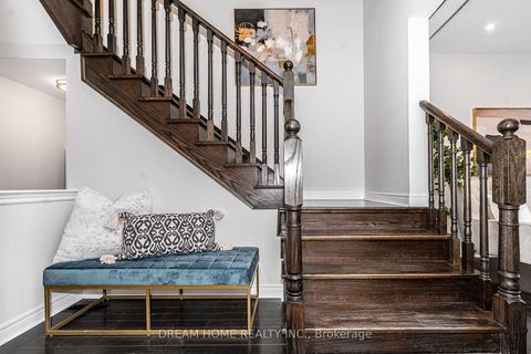 Photo 14 at 11 Homer Crescent, Rural Aurora, Aurora