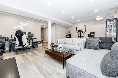 Photo 34 at 11 Homer Crescent, Rural Aurora, Aurora