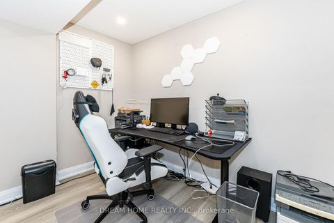 Photo 36 at 11 Homer Crescent, Rural Aurora, Aurora