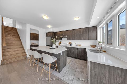 Photo 15 at 48 Barnyard Trail, Rural Barrie Southeast, Barrie