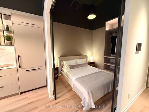 Photo 10 at 112 - 8 Temple Avenue, South Parkdale, Toronto