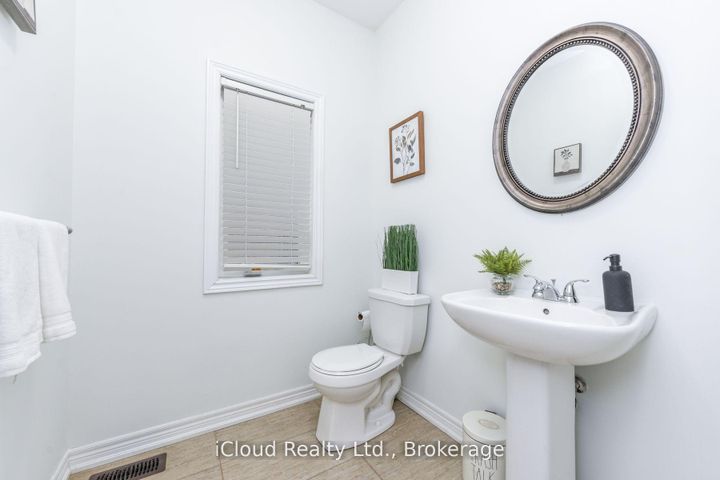 Photo 5 at 60 Valleyway Drive, Credit Valley, Brampton