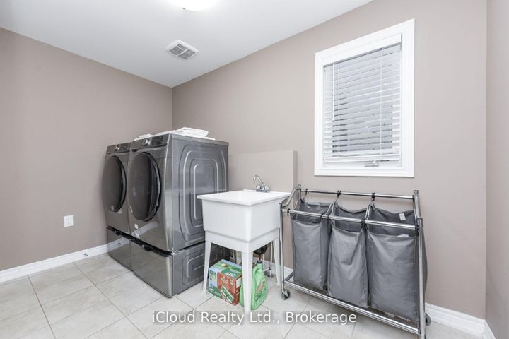 Photo 6 at 60 Valleyway Drive, Credit Valley, Brampton