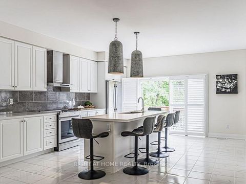 Photo 2 at 37 Muirfield Drive, Holly, Barrie