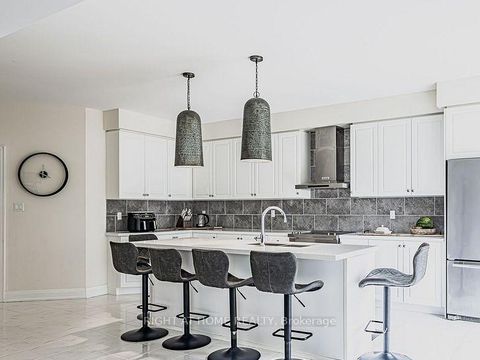 Photo 3 at 37 Muirfield Drive, Holly, Barrie