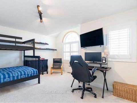 Photo 17 at 37 Muirfield Drive, Holly, Barrie