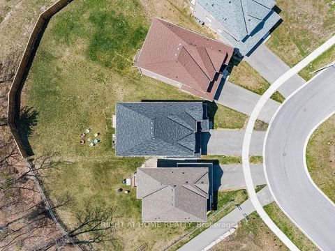 Photo 37 at 37 Muirfield Drive, Holly, Barrie