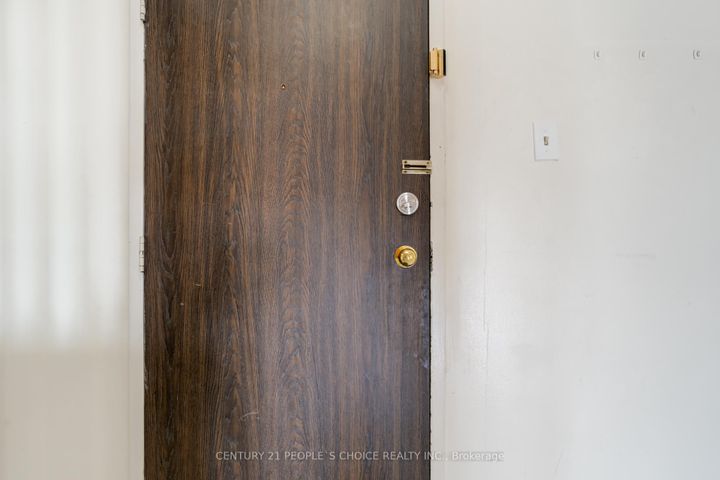 Photo 2 at 202 - 4 Kings Cross Road, Queen Street Corridor, Brampton