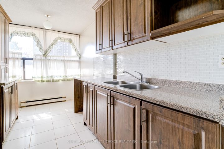 Photo 9 at 202 - 4 Kings Cross Road, Queen Street Corridor, Brampton