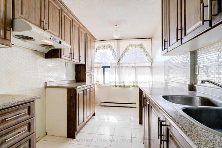 Photo 10 at 202 - 4 Kings Cross Road, Queen Street Corridor, Brampton