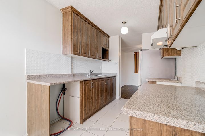 Photo 11 at 202 - 4 Kings Cross Road, Queen Street Corridor, Brampton