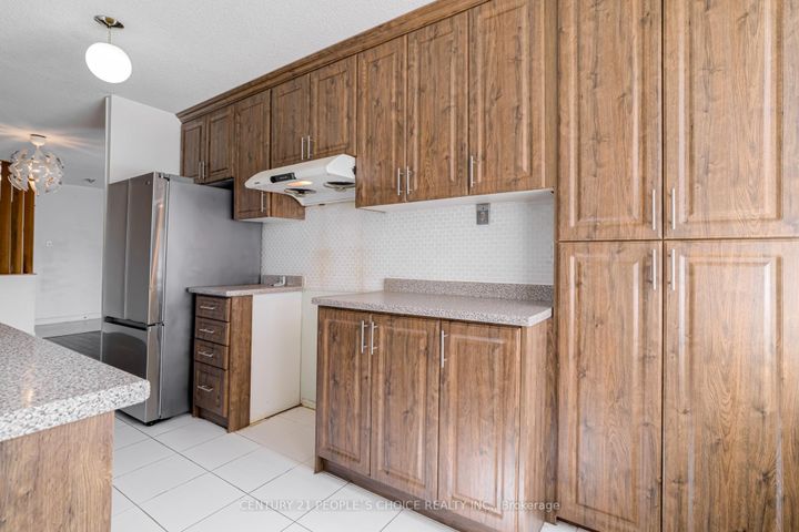 Photo 12 at 202 - 4 Kings Cross Road, Queen Street Corridor, Brampton