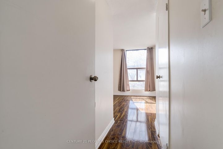 Photo 13 at 202 - 4 Kings Cross Road, Queen Street Corridor, Brampton