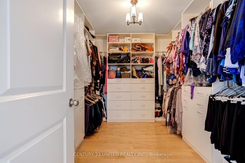 Photo 19 at 36 Auburn Court, Ardagh, Barrie