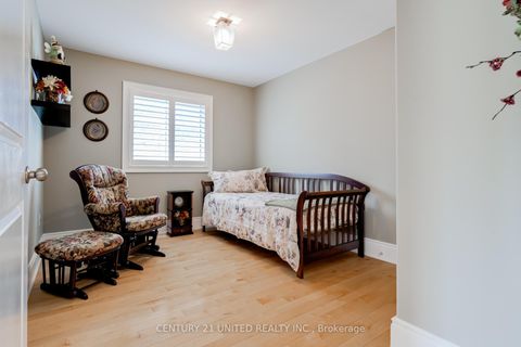 Photo 22 at 36 Auburn Court, Ardagh, Barrie
