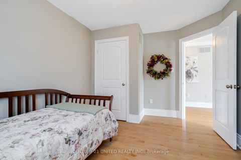 Photo 23 at 36 Auburn Court, Ardagh, Barrie