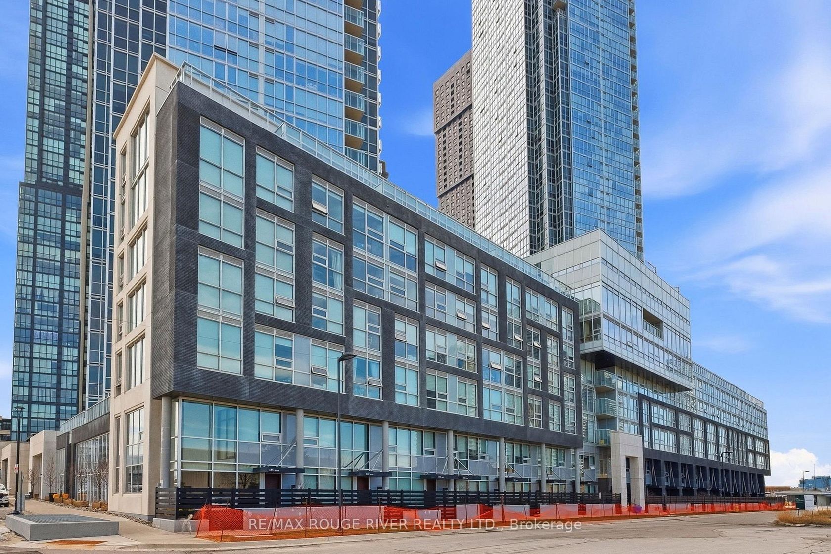 Th 104 - 2908 Highway 7, Concord, Vaughan photo number 2