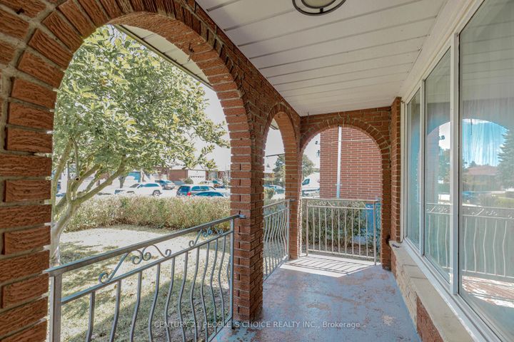 Photo 4 at 4104 Brandon Gate, Malton, Mississauga