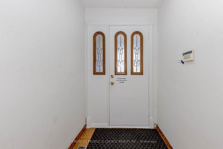 Photo 6 at 4104 Brandon Gate, Malton, Mississauga