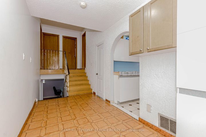 Photo 12 at 4104 Brandon Gate, Malton, Mississauga