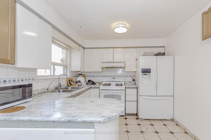 Photo 14 at 4104 Brandon Gate, Malton, Mississauga