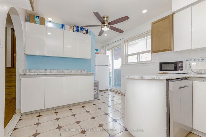 Photo 16 at 4104 Brandon Gate, Malton, Mississauga