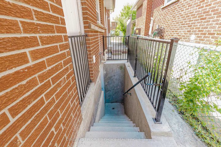 Photo 36 at 4104 Brandon Gate, Malton, Mississauga