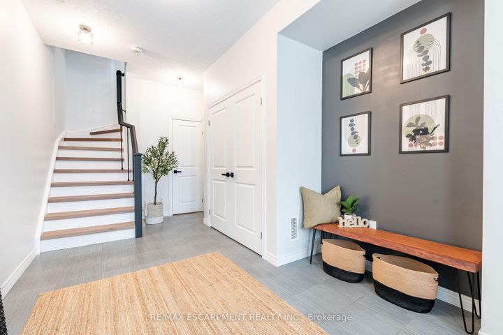 Photo 4 at 5 - 11 Stockbridge Gardens, Stoney Creek Mountain, Hamilton