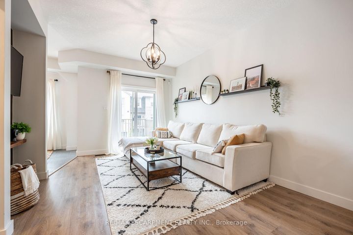 Photo 7 at 5 - 11 Stockbridge Gardens, Stoney Creek Mountain, Hamilton