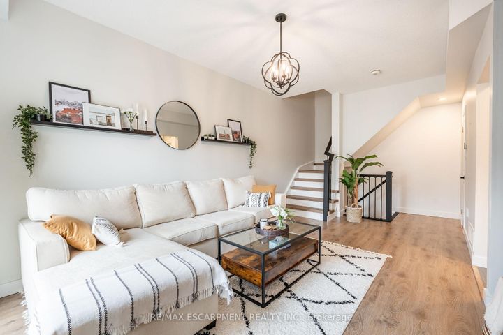 Photo 10 at 5 - 11 Stockbridge Gardens, Stoney Creek Mountain, Hamilton