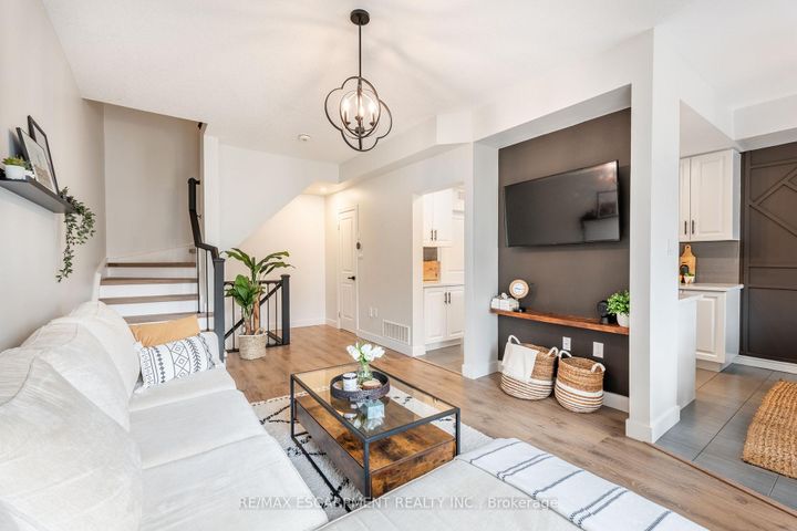 Photo 11 at 5 - 11 Stockbridge Gardens, Stoney Creek Mountain, Hamilton