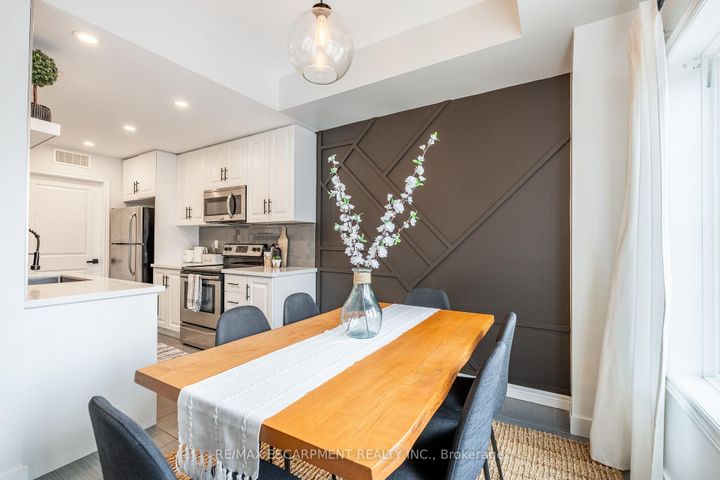 Photo 15 at 5 - 11 Stockbridge Gardens, Stoney Creek Mountain, Hamilton