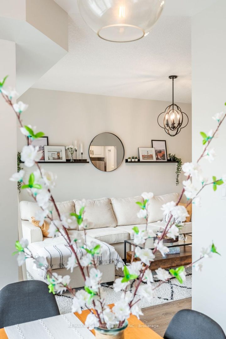 Photo 16 at 5 - 11 Stockbridge Gardens, Stoney Creek Mountain, Hamilton