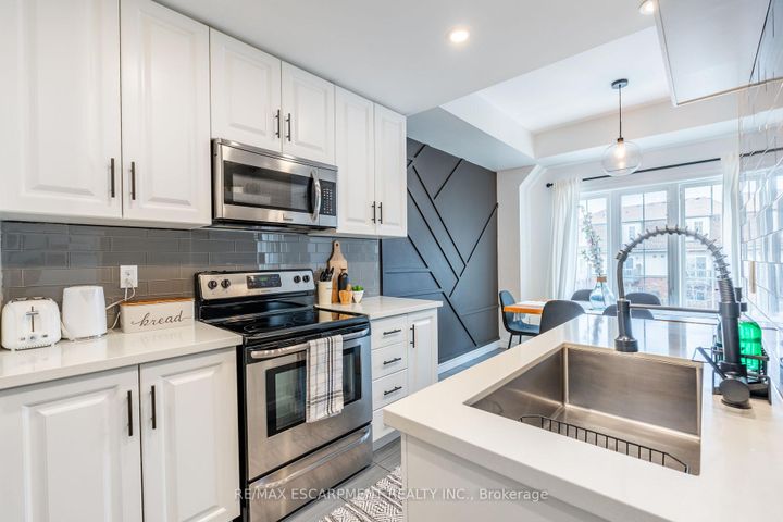 Photo 20 at 5 - 11 Stockbridge Gardens, Stoney Creek Mountain, Hamilton