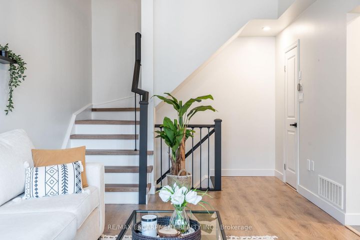 Photo 23 at 5 - 11 Stockbridge Gardens, Stoney Creek Mountain, Hamilton