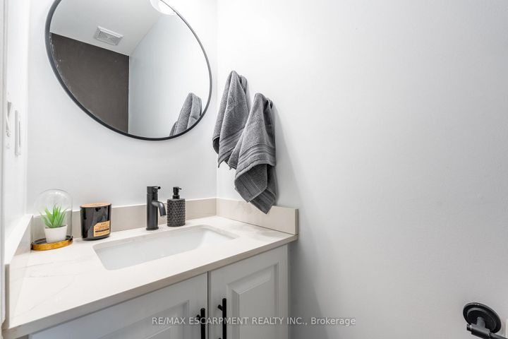 Photo 24 at 5 - 11 Stockbridge Gardens, Stoney Creek Mountain, Hamilton