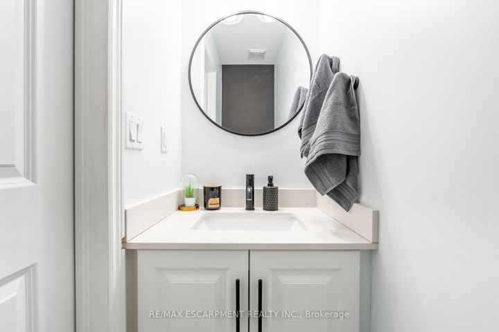 Photo 25 at 5 - 11 Stockbridge Gardens, Stoney Creek Mountain, Hamilton