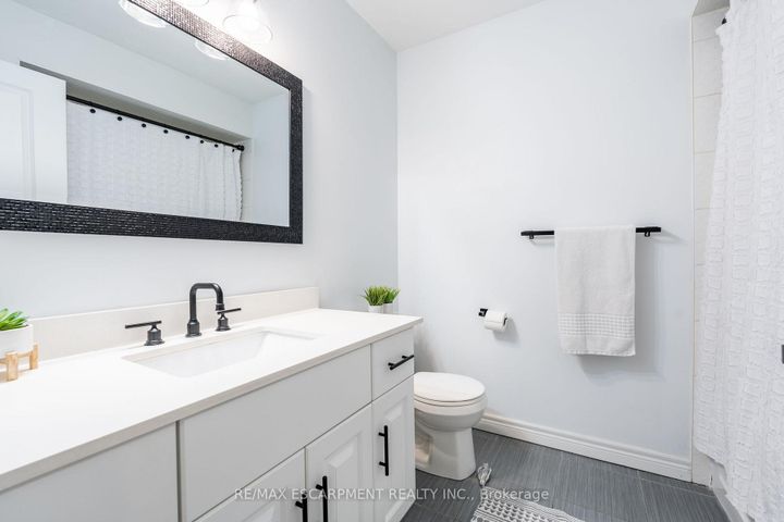 Photo 35 at 5 - 11 Stockbridge Gardens, Stoney Creek Mountain, Hamilton