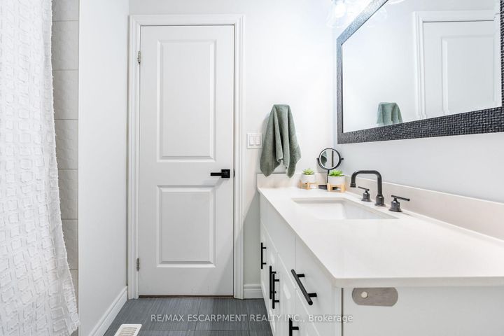 Photo 36 at 5 - 11 Stockbridge Gardens, Stoney Creek Mountain, Hamilton