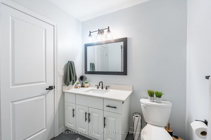 Photo 37 at 5 - 11 Stockbridge Gardens, Stoney Creek Mountain, Hamilton