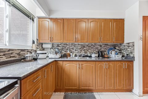 Photo 14 at 4 - 415 Silverstone Drive, Clairville, Toronto