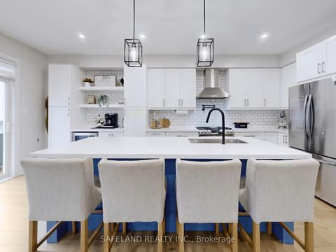 Photo 10 at 14 Grey Wing Avenue, Keswick South, Georgina