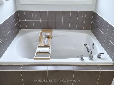 Photo 24 at 14 Grey Wing Avenue, Keswick South, Georgina