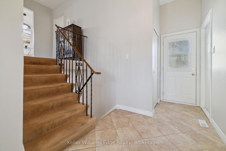 Photo 4 at 2268 Wyandotte Drive, WO West, Oakville