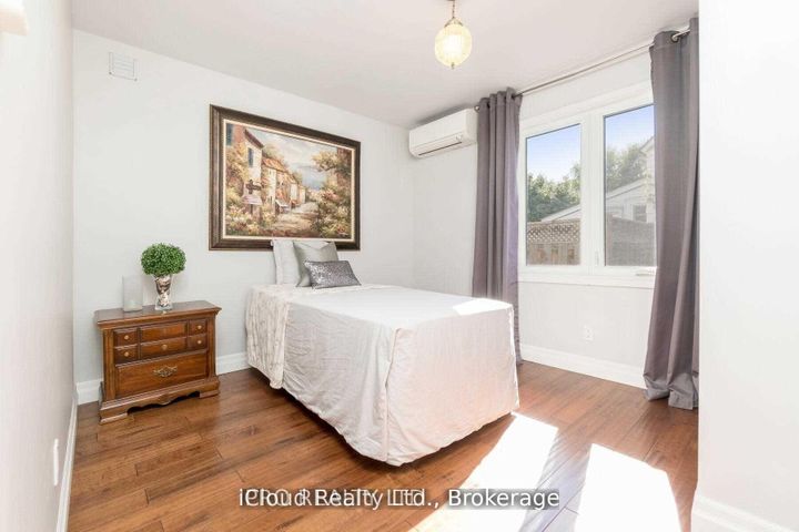 Photo 2 at 18 Sunset Boulevard, Brampton West, Brampton